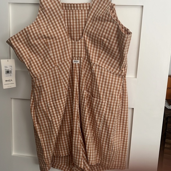 NWT RVCA (L) romper - Picture 4 of 6